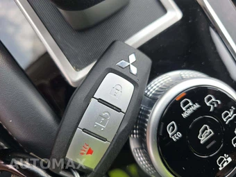 2024 Mitsubishi Outlander ES - miniatura 5