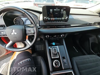2024 Mitsubishi Outlander SE Black Edition - miniatura 17