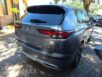 2024 Mitsubishi Outlander SE - miniatura 3
