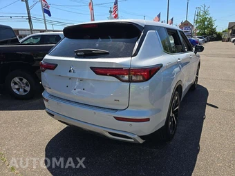 2024 Mitsubishi Outlander SE - miniatura 3