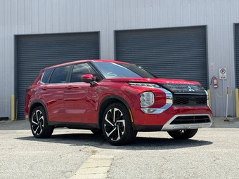2024 Mitsubishi Outlander SE - miniatura 2
