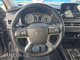 2024 Mitsubishi Outlander SE - miniatura 10