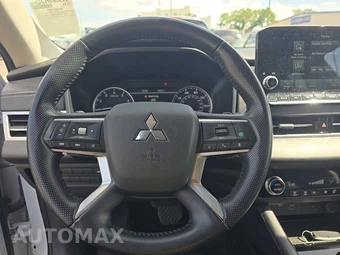 2024 Mitsubishi Outlander SE - miniatura 10