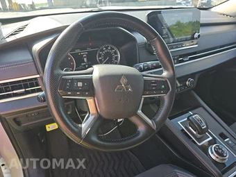 2024 Mitsubishi Outlander SE - miniatura 10
