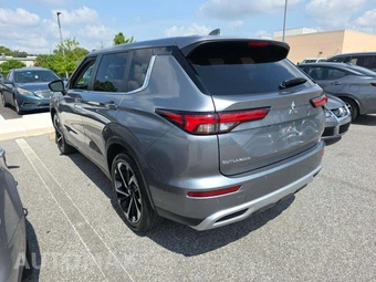 2024 Mitsubishi Outlander SE - miniatura 2