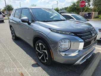 2024 Mitsubishi Outlander SE - miniatura 4