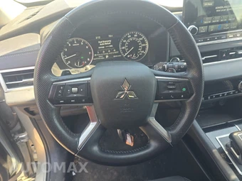 2024 Mitsubishi Outlander SE - miniatura 10