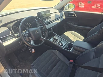 2024 Mitsubishi Outlander SE - miniatura 11