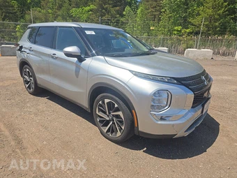 2024 Mitsubishi Outlander SE - miniatura 3