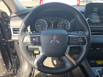 2024 Mitsubishi Outlander SE - miniatura 10