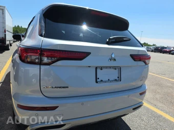 2024 Mitsubishi Outlander SE - miniatura 5