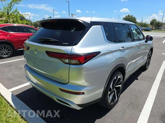 2024 Mitsubishi Outlander SE - miniatura 3