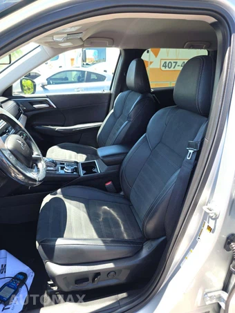 2024 Mitsubishi Outlander SE - miniatura 6