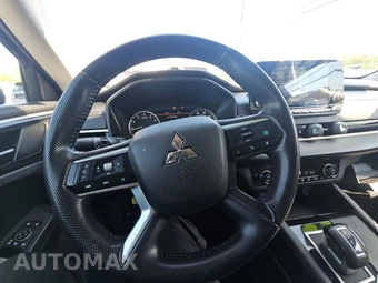 2024 Mitsubishi Outlander SE - miniatura 10