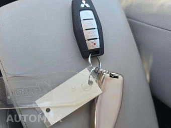 2024 Mitsubishi Outlander SEL Black Edition - miniatura 9