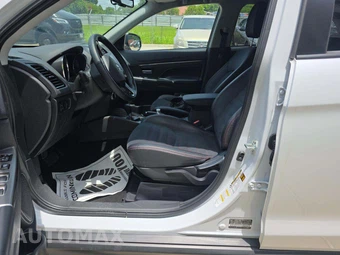 2024 Mitsubishi Outlander Sport 2.0 ES - miniatura 3