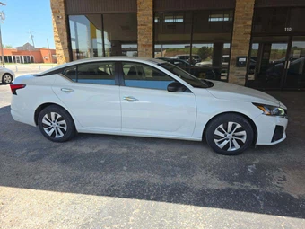 2024 Nissan Altima S – miniatura 4