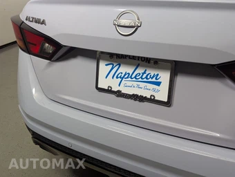 2024 Nissan Altima SR - miniatura 9