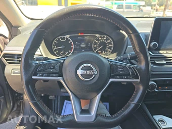 2024 Nissan Altima SR - miniatura 10