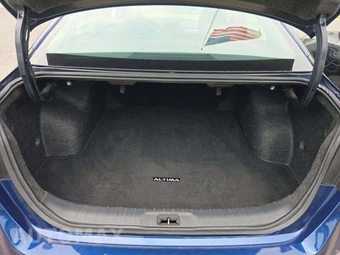 2024 Nissan Altima SR - miniatura 11