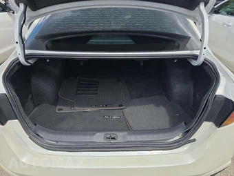 2024 Nissan Altima SR - miniatura 11