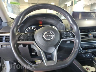 2024 Nissan Altima SR - miniatura 10