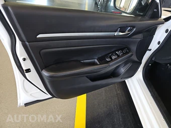 2024 Nissan Altima SR - miniatura 9