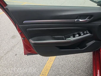 2024 Nissan Altima SR - miniatura 9