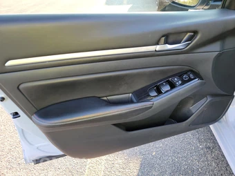 2024 Nissan Altima SR - miniatura 9