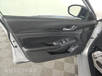 2024 Nissan Altima SV - miniatura 9