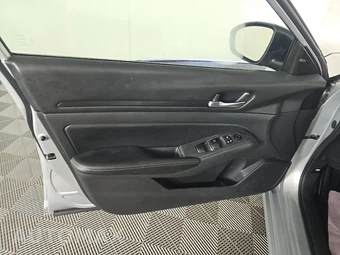 2024 Nissan Altima SV - miniatura 9