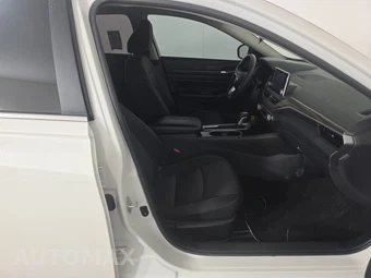 2024 Nissan Altima SV - miniatura 8