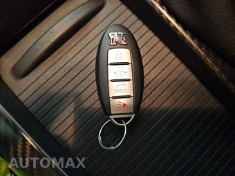2024 Nissan GT-R Premium - miniatura 8