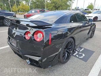 2024 Nissan GT-R Premium - miniatura 3