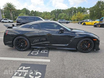 2024 Nissan GT-R Premium - miniatura 4