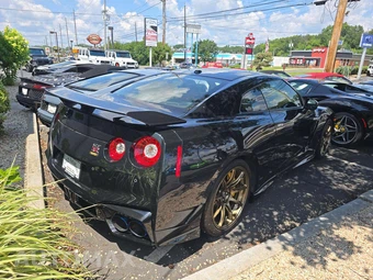 2024 Nissan GT-R T-spec - miniatura 3