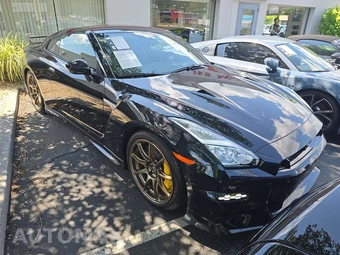 2024 Nissan GT-R T-spec - miniatura 4