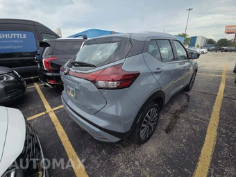 2024 Nissan Kicks SV – miniatura 3