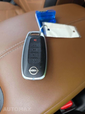 2024 Nissan Pathfinder Platinum - miniatura 5