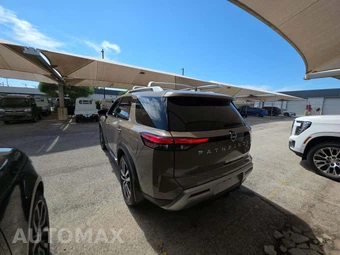 2024 Nissan Pathfinder Platinum – miniatura 2