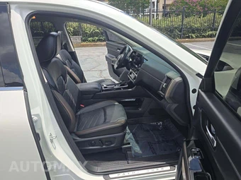 2024 Nissan Pathfinder Platinum – miniatura 16