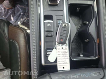 2024 Nissan Pathfinder Platinum – miniatura 5