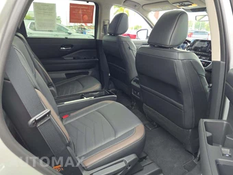 2024 Nissan Pathfinder Platinum - miniatura 17