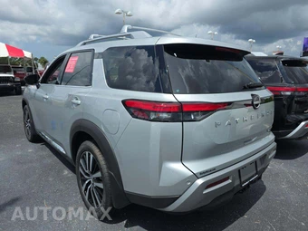 2024 Nissan Pathfinder Platinum - miniatura 2