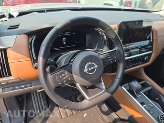 2024 Nissan Pathfinder Platinum - miniatura 10