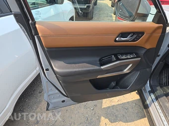 2024 Nissan Pathfinder Platinum - miniatura 9