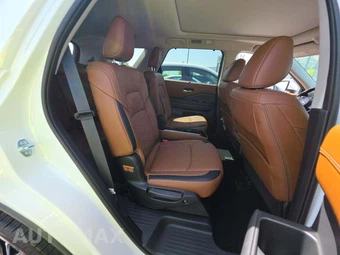 2024 Nissan Pathfinder Platinum – miniatura 17