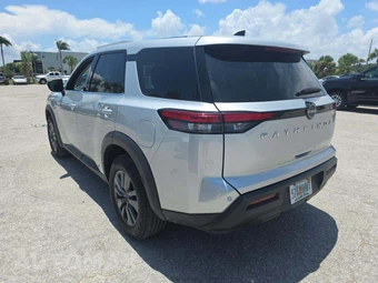2024 Nissan Pathfinder S – miniatura 2