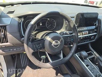 2024 Nissan Pathfinder SL – miniatura 10