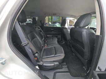 2024 Nissan Pathfinder SL – miniatura 17
